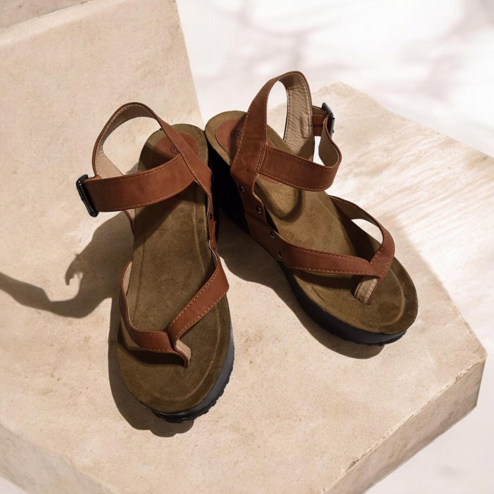Women’s Brown Strappy Platform Sandals By Agape Size 7 1/2 NWOB